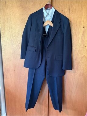 Beautiful 3-Piece Tailored Men's Navy Blue Wool Pinstriped Suit